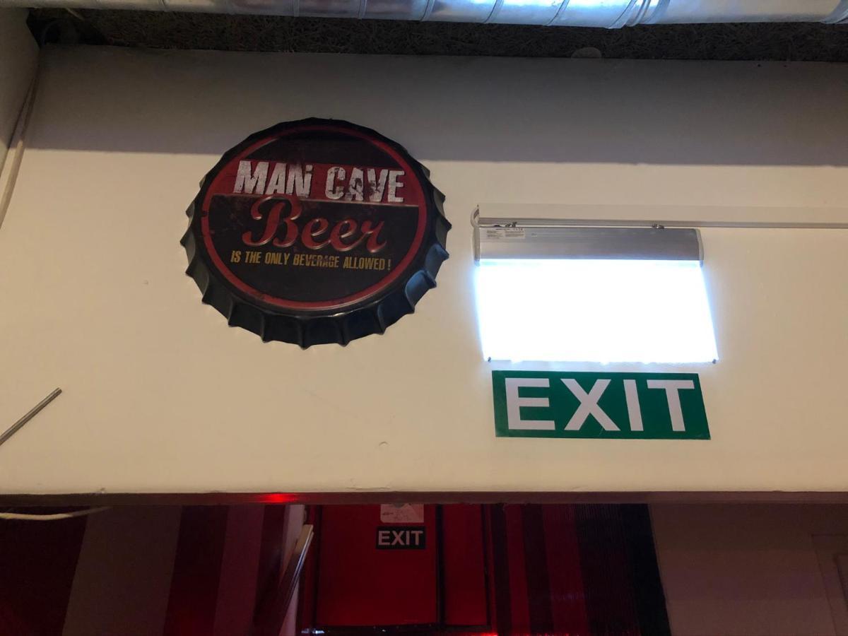 Whole Basement Former Pub For Stag Do, Bachelor House Party Flat Βουδαπέστη Εξωτερικό φωτογραφία