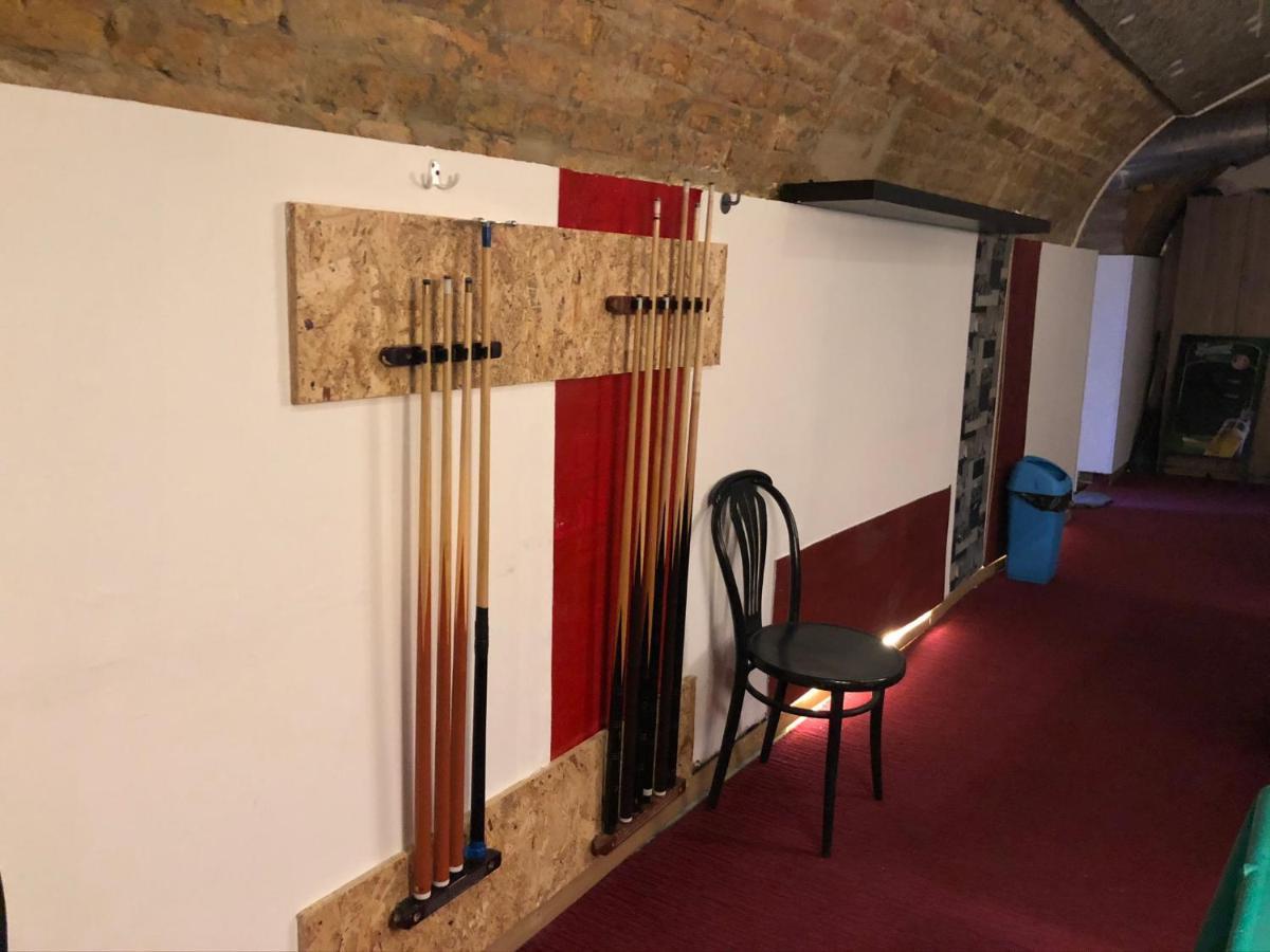 Whole Basement Former Pub For Stag Do, Bachelor House Party Flat Βουδαπέστη Εξωτερικό φωτογραφία