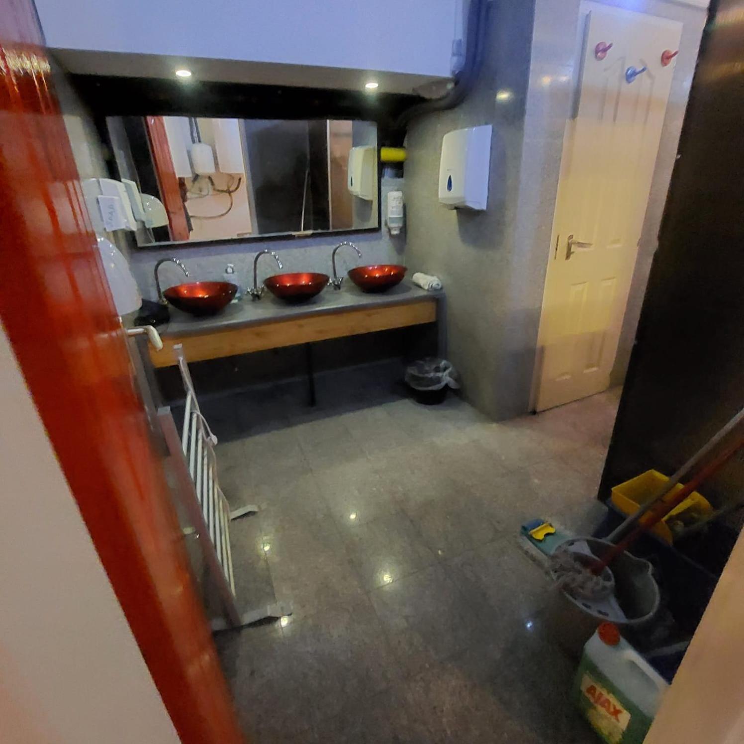 Whole Basement Former Pub For Stag Do, Bachelor House Party Flat Βουδαπέστη Εξωτερικό φωτογραφία